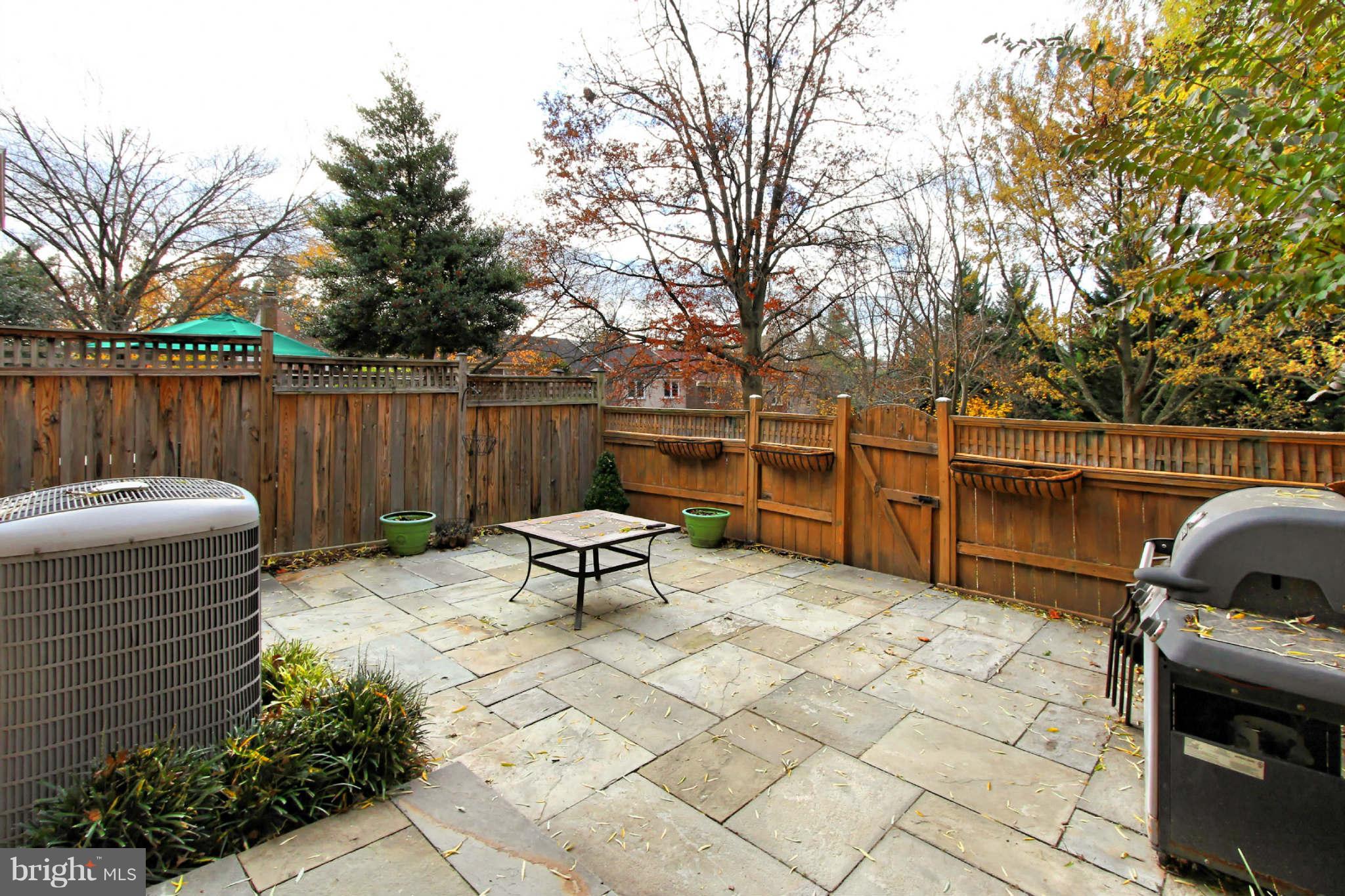1822 Golf View Court Reston, VA 20190 - Photo 27 of 30 Exterior (Rear)