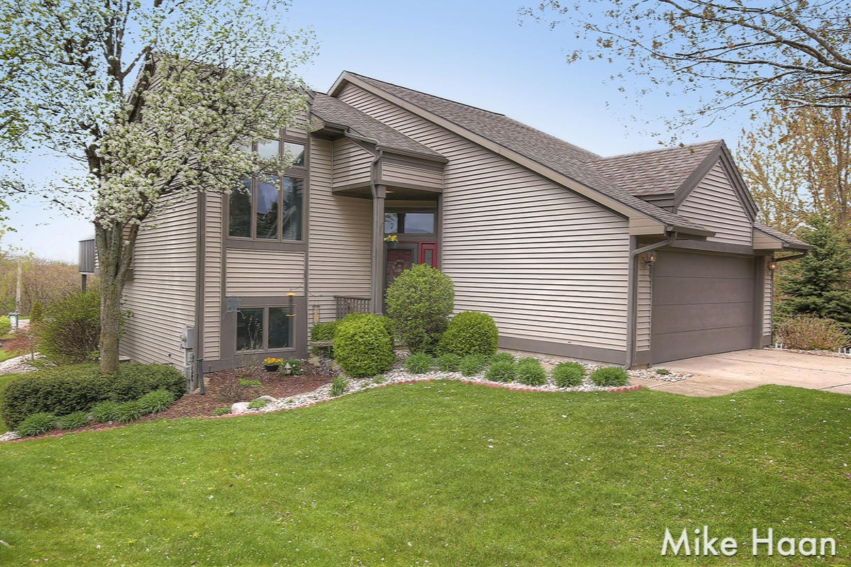 15798 Riverside Drive Spring Lake, MI 49456 - Photo 1 of 24 IMG_13876