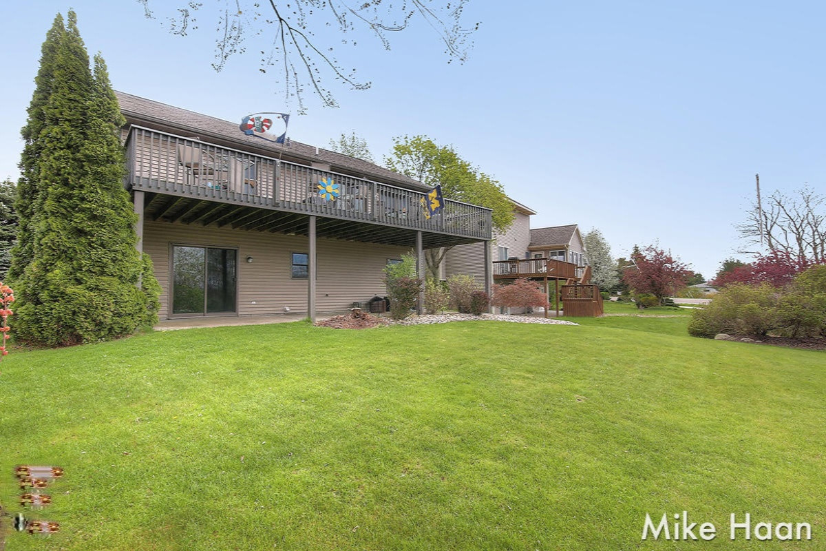 15798 Riverside Drive Spring Lake, MI 49456 - Photo 3 of 24 IMG_13897