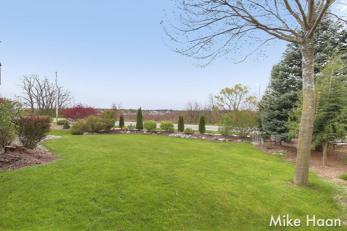 15798 Riverside Drive Spring Lake, MI 49456 - Photo 4 of 24 IMG_13898