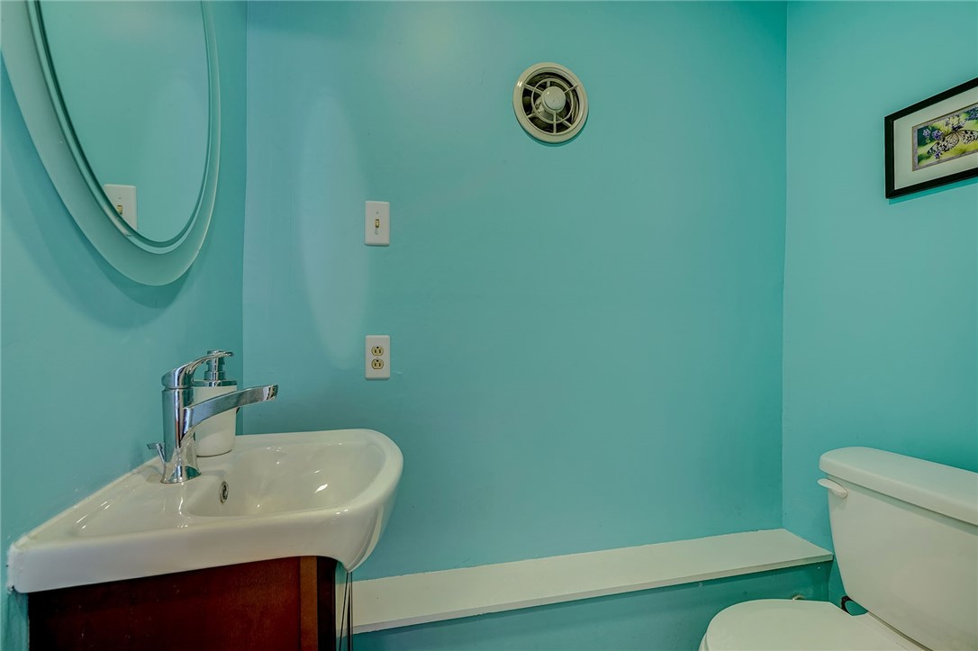 432 Penfield Road Brighton, NY 14625 - Photo 25 of 50 1ST FLOOR . . . MODERN HALF BATH