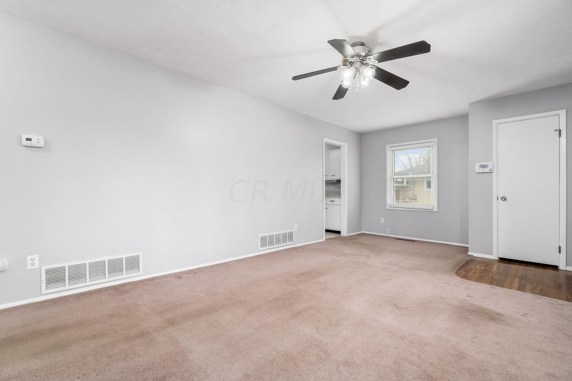 4485 Amesbury Road Columbus, OH 43227 - Photo 10 of 36 Living Room
