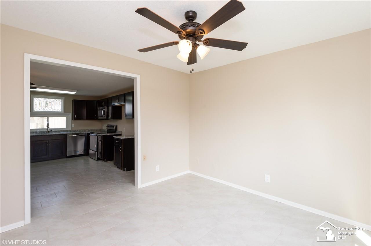 3697 Country Club Road Adrian, MI 49221 - Photo 7 of 25 Breakfast nook pic2