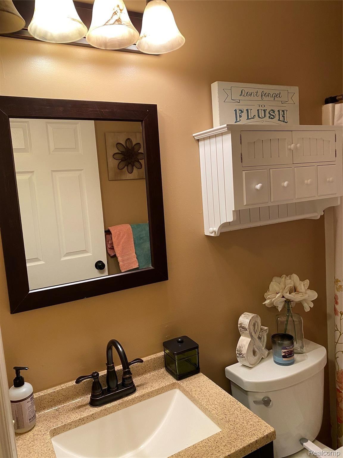 5058 Gregory Road Gregory, MI 48137 - Photo 21 of 33 main bath 2.jpg