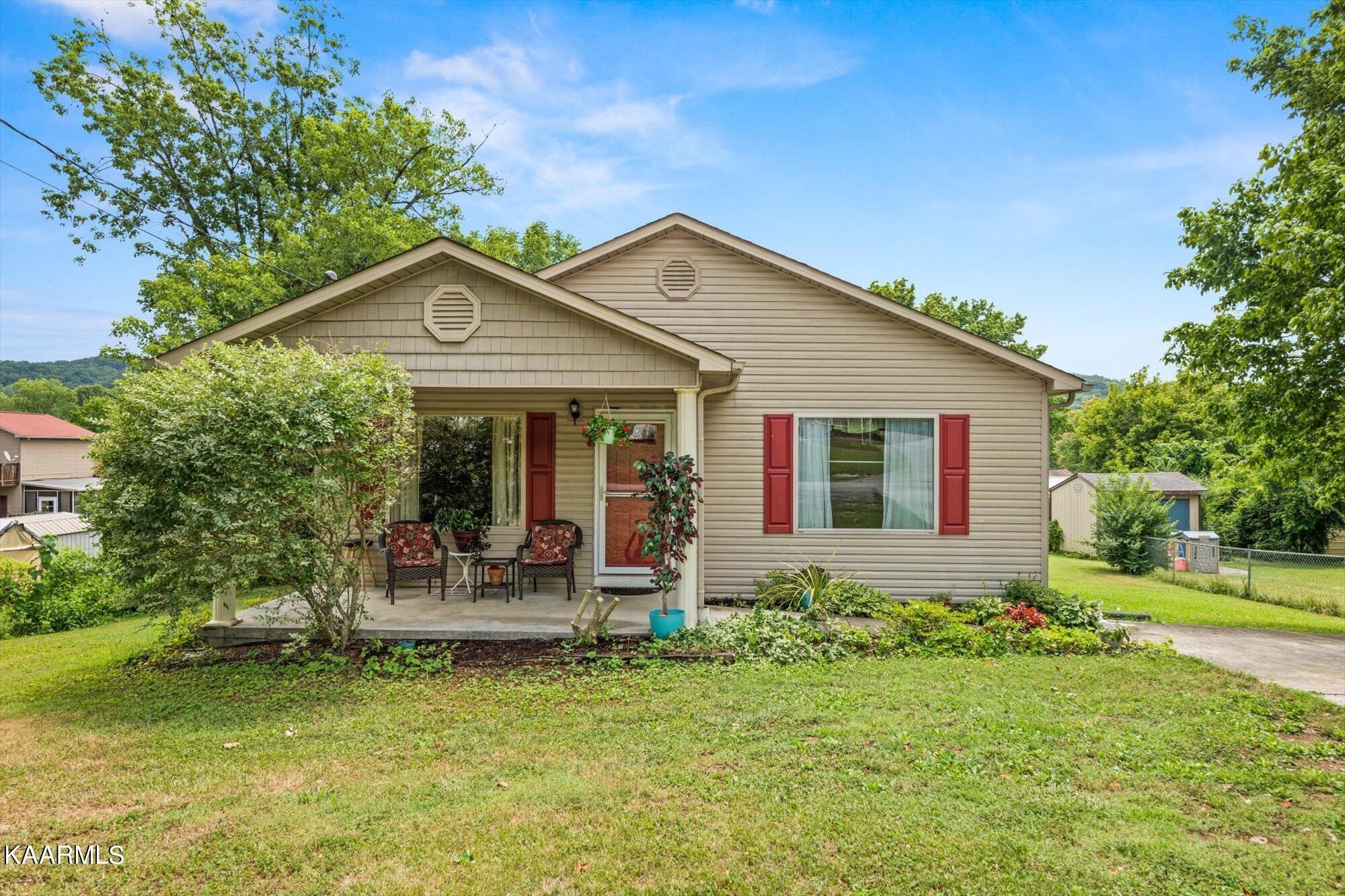 709 Ridgeview Drive Clinton, TN 37716 - Photo 2 of 22 02-709-Ridgeview-Dr-Clinton-TN-2