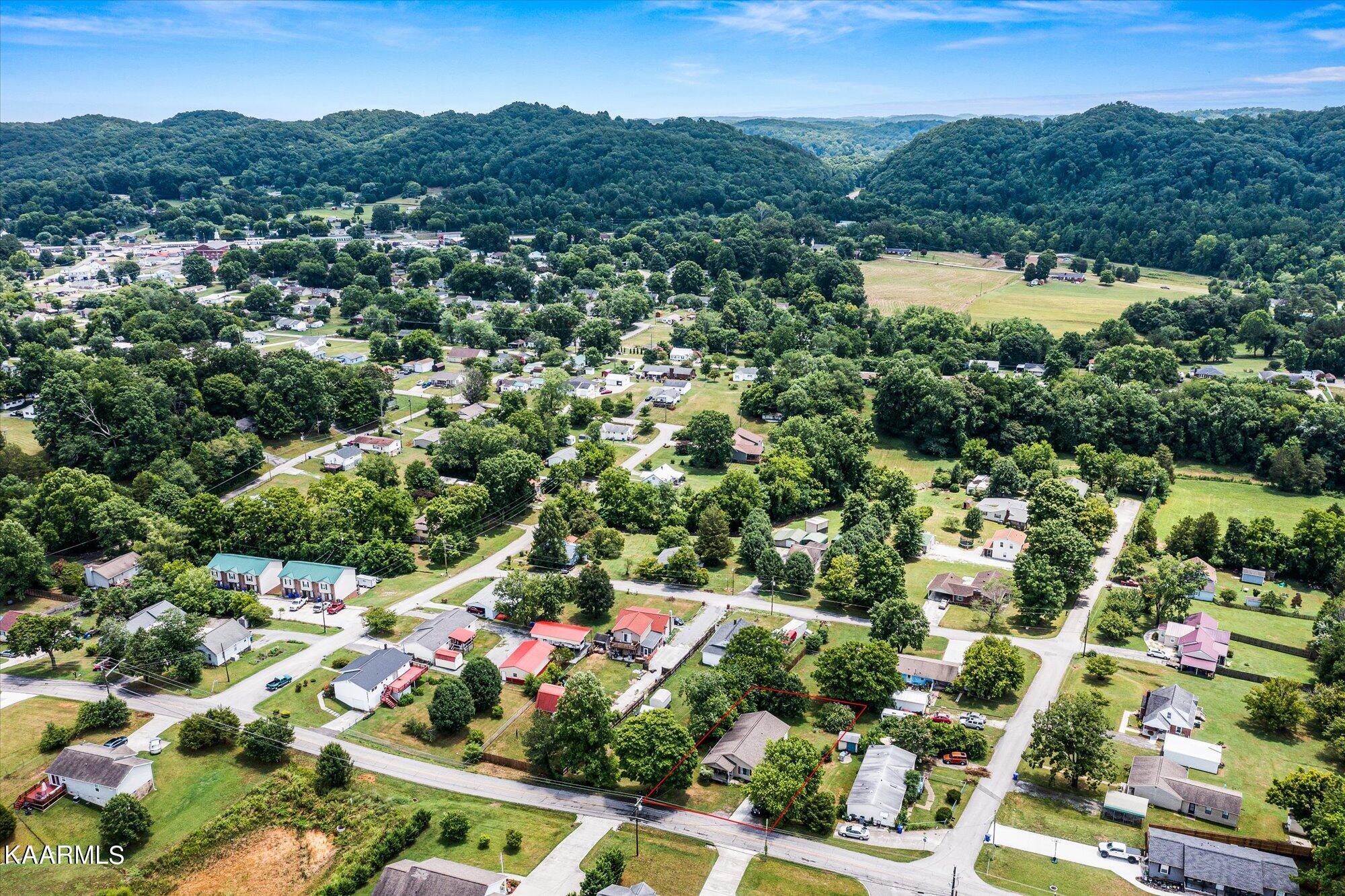 709 Ridgeview Drive Clinton, TN 37716 - Photo 21 of 22 21-709-Ridgeview-Dr-Clinton-TN-21