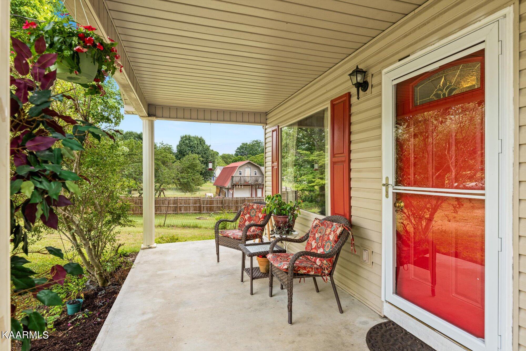 709 Ridgeview Drive Clinton, TN 37716 - Photo 3 of 22 03-709-Ridgeview-Dr-Clinton-TN-3