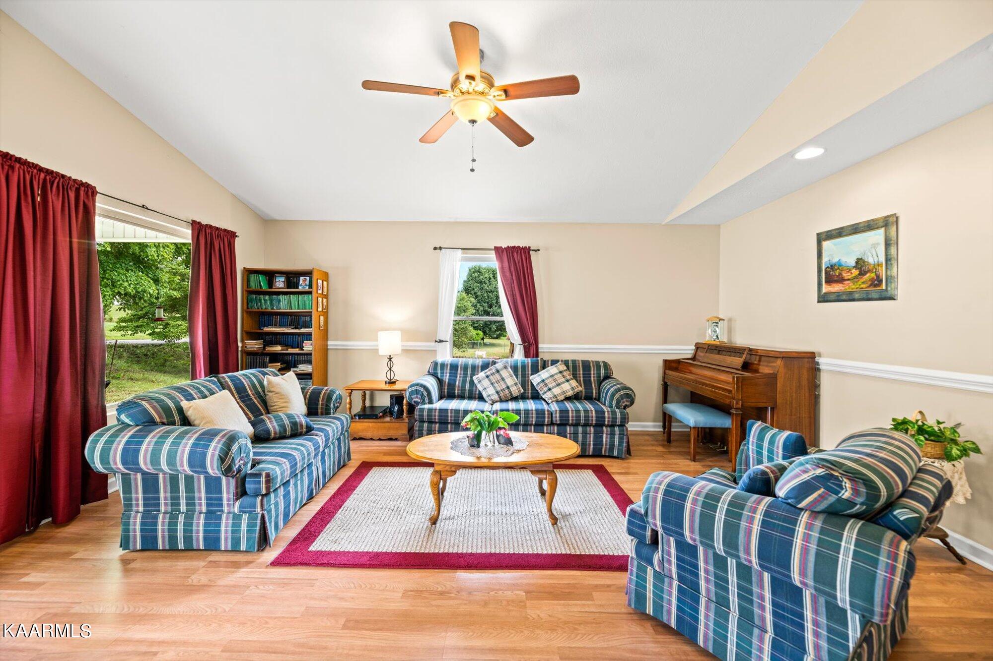709 Ridgeview Drive Clinton, TN 37716 - Photo 5 of 22 05-709-Ridgeview-Dr-Clinton-TN-5