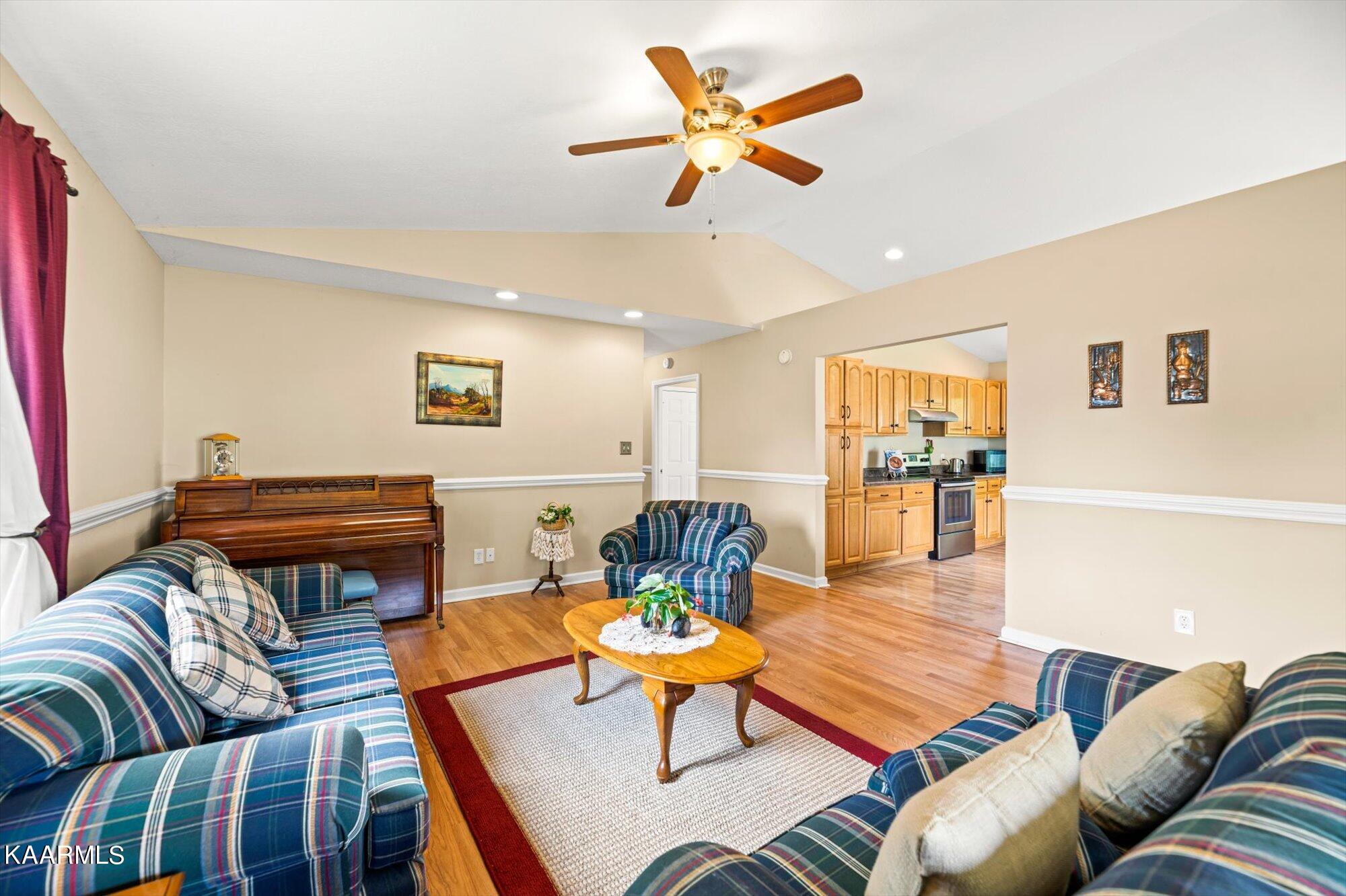 709 Ridgeview Drive Clinton, TN 37716 - Photo 7 of 22 07-709-Ridgeview-Dr-Clinton-TN-7