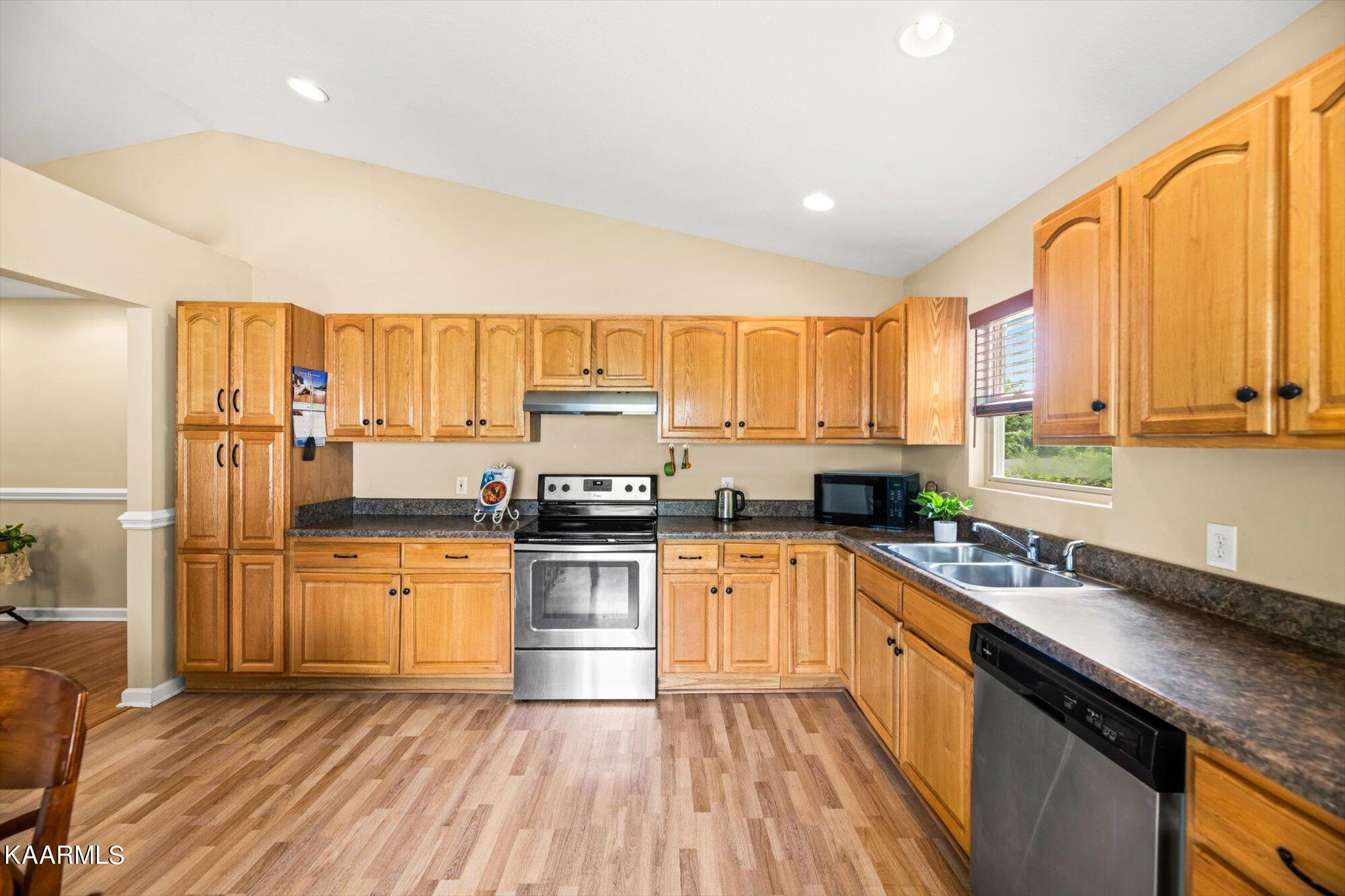 709 Ridgeview Drive Clinton, TN 37716 - Photo 9 of 22 09-709-Ridgeview-Dr-Clinton-TN-9
