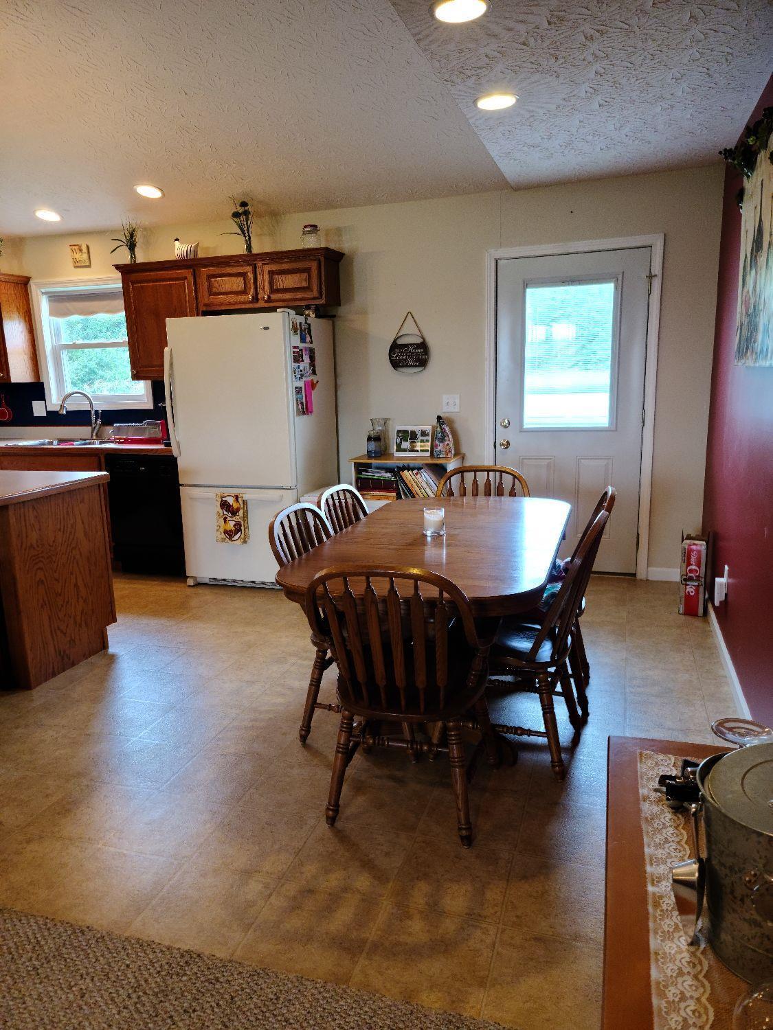 9869 Wolfe Road New Vienna, OH 45159 - Photo 4 of 26