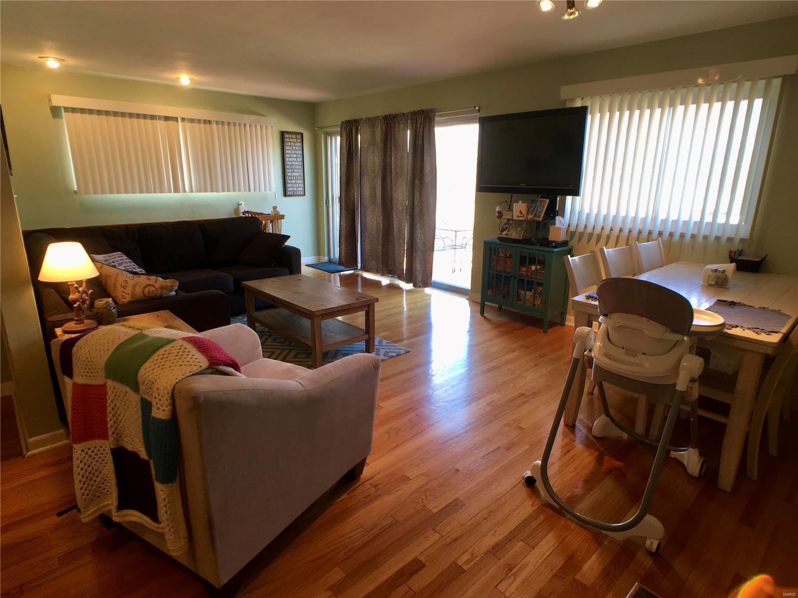 7207 Rockspring Drive St. Louis, MO 63123 - Photo 3 of 25 Gallery Image 3