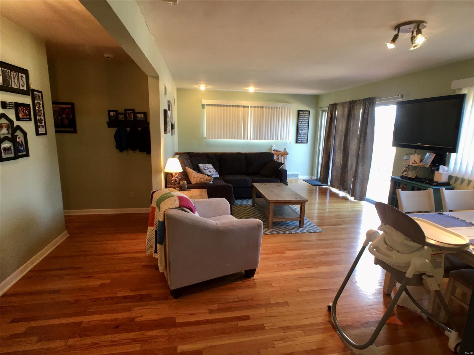 7207 Rockspring Drive St. Louis, MO 63123 - Photo 4 of 25 Gallery Image 4