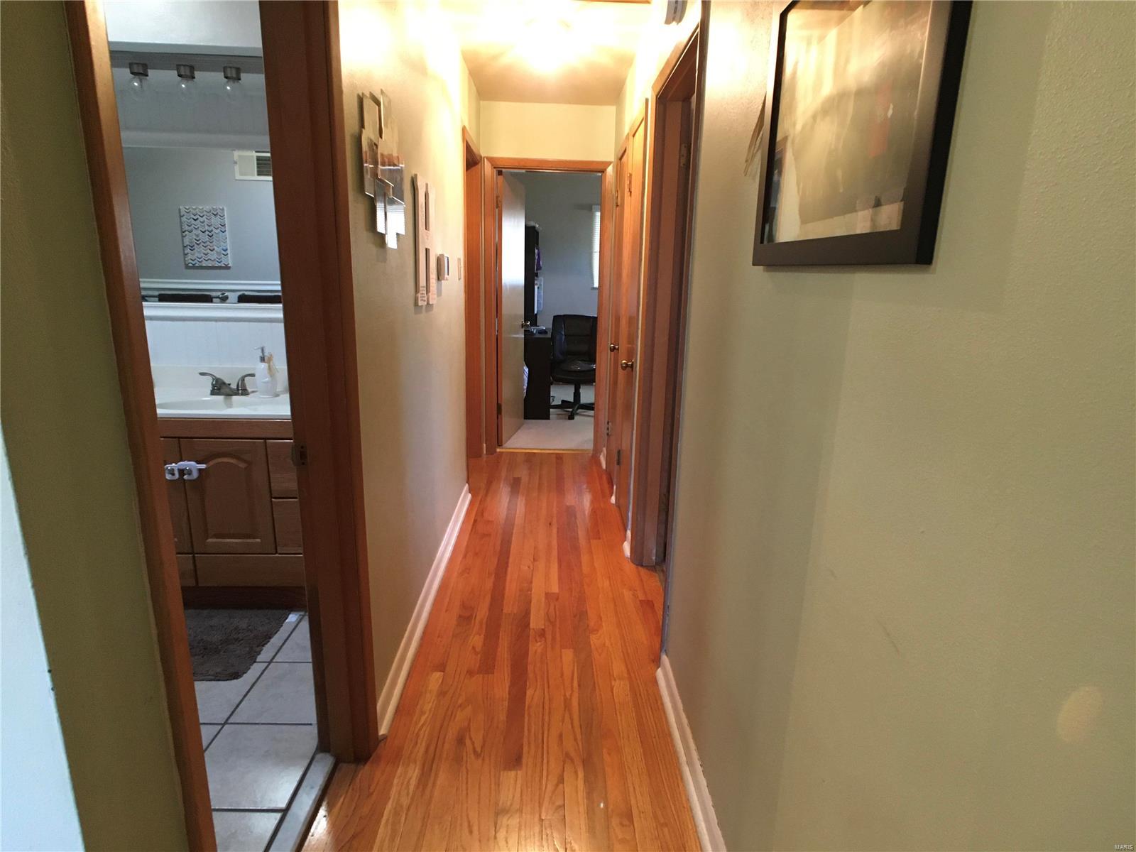 7207 Rockspring Drive St. Louis, MO 63123 - Photo 8 of 25 Gallery Image 8