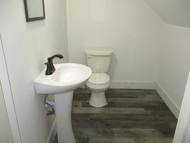 422 Parker Road Portland, TN 37148 - Photo 21 of 21 a bathroom with a sink toilet and a mirror