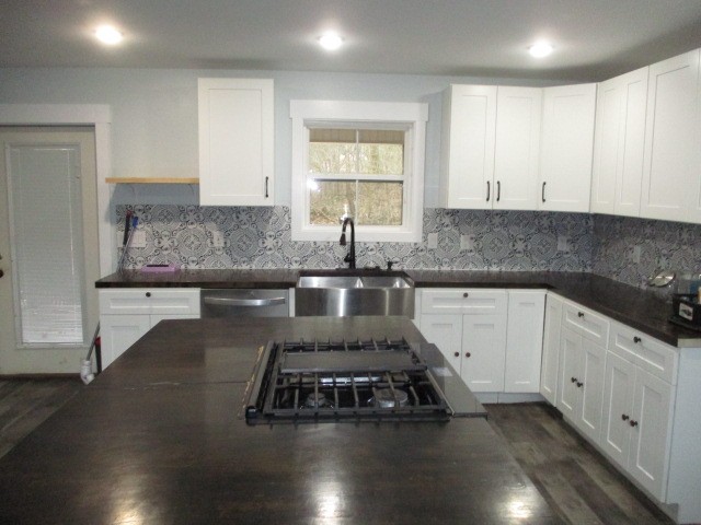 422 Parker Road Portland, TN 37148 - Photo 5 of 21 a kitchen with granite countertop a stove a sink and a granite counter tops