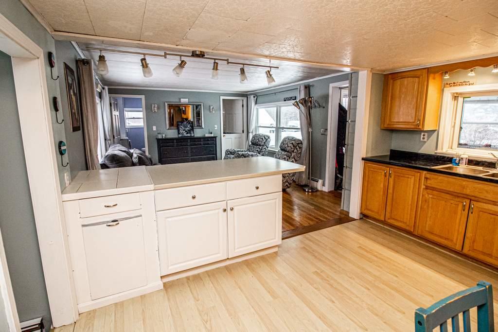 627 U.S. Rte 2 Wilton, ME 04294 - Photo 6 of 22 Kitchen