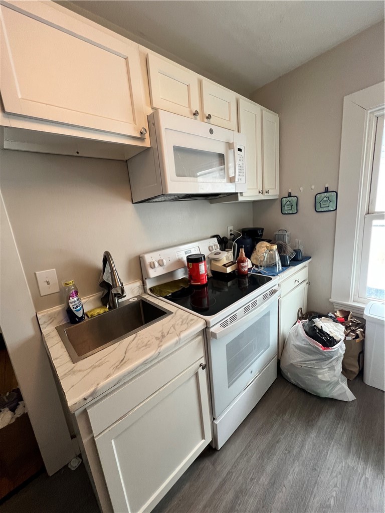 10 Selye Terrace Rochester, NY 14613 - Photo 2 of 18