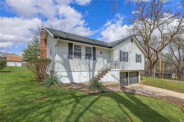 $329,900 | 924 Shiloh Court, Liberty, MO 64068