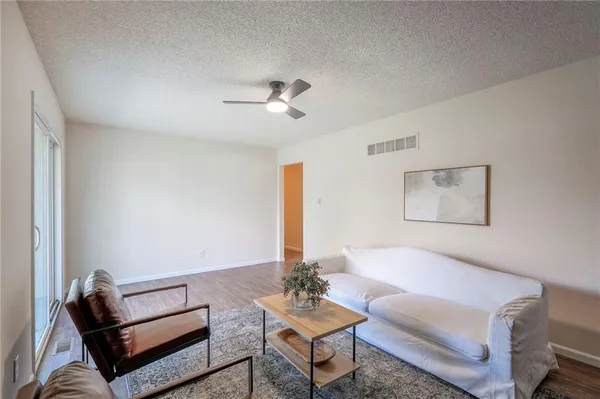 $329,900 | 924 Shiloh Court, Liberty, MO 64068