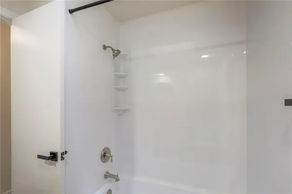 $329,900 | 924 Shiloh Court, Liberty, MO 64068