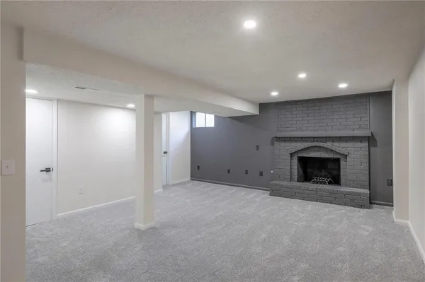 $329,900 | 924 Shiloh Court, Liberty, MO 64068