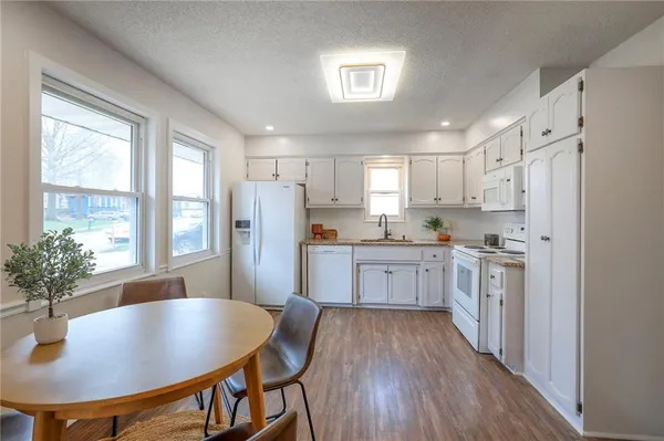 $329,900 | 924 Shiloh Court, Liberty, MO 64068