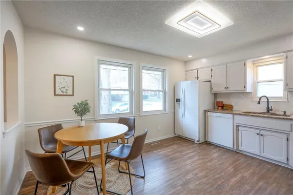 $329,900 | 924 Shiloh Court, Liberty, MO 64068