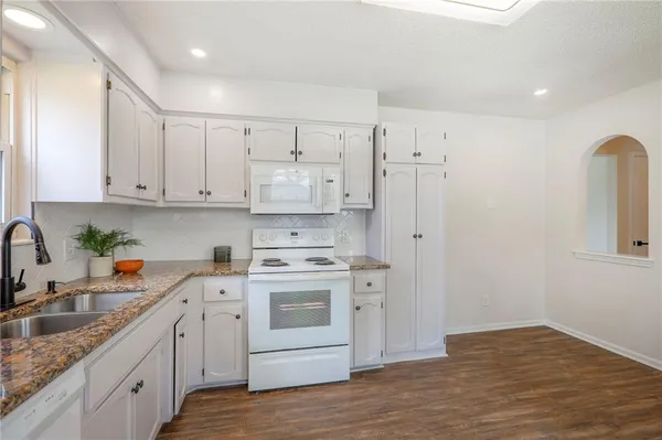 $329,900 | 924 Shiloh Court, Liberty, MO 64068