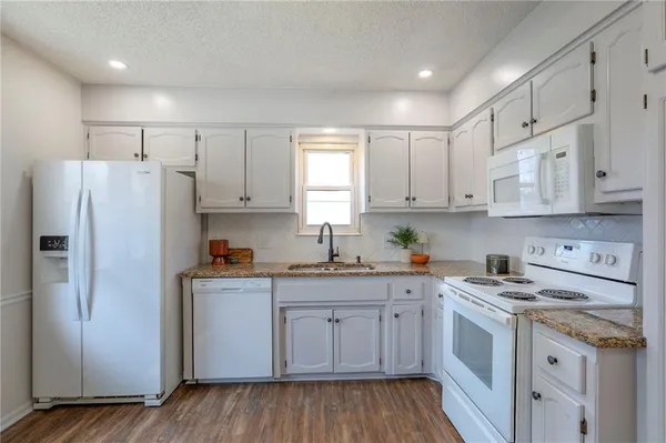 $329,900 | 924 Shiloh Court, Liberty, MO 64068