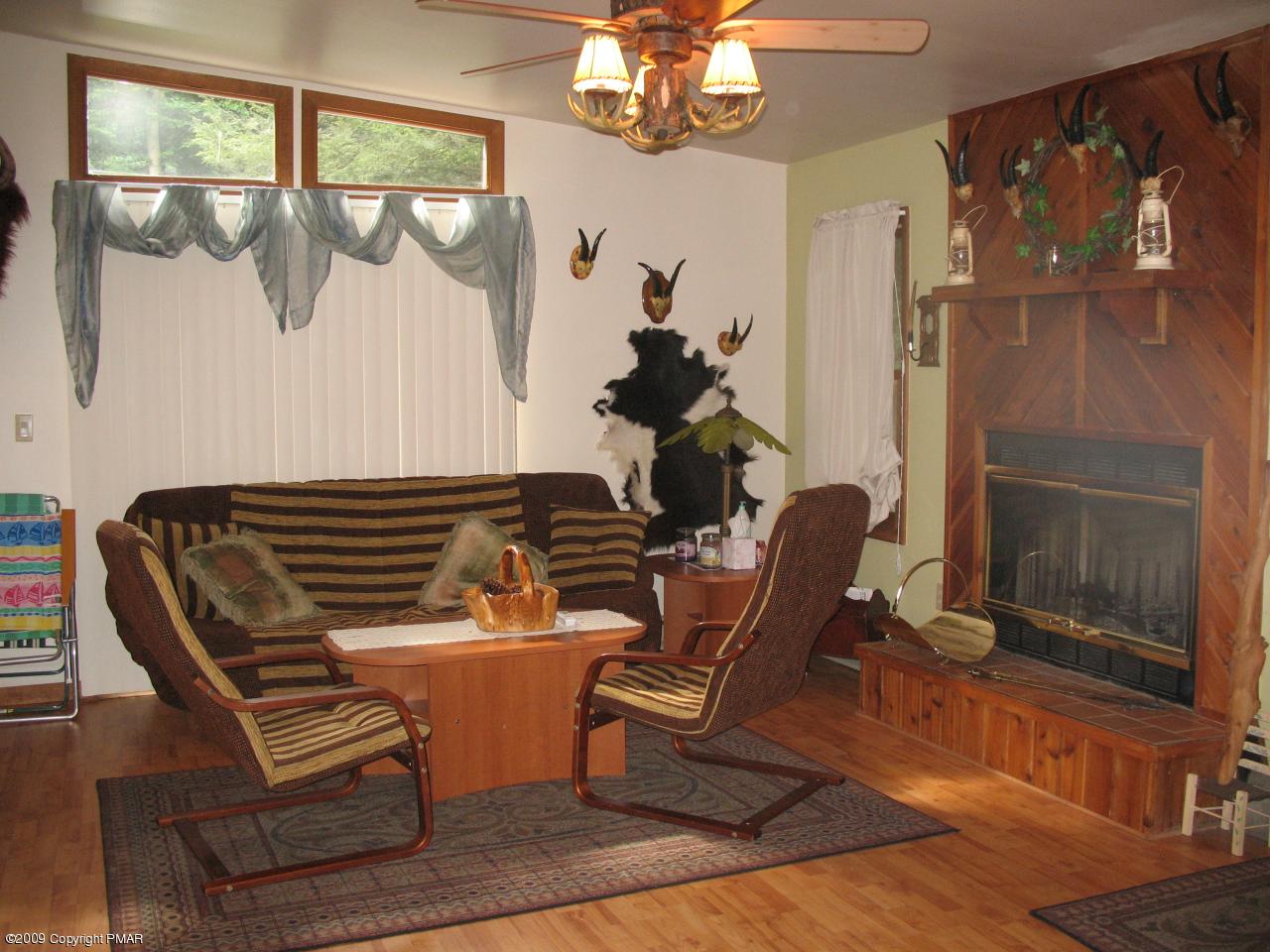 307 Pocono Road Albrightsville, PA 18210 - Photo 3 of 17 Living room
