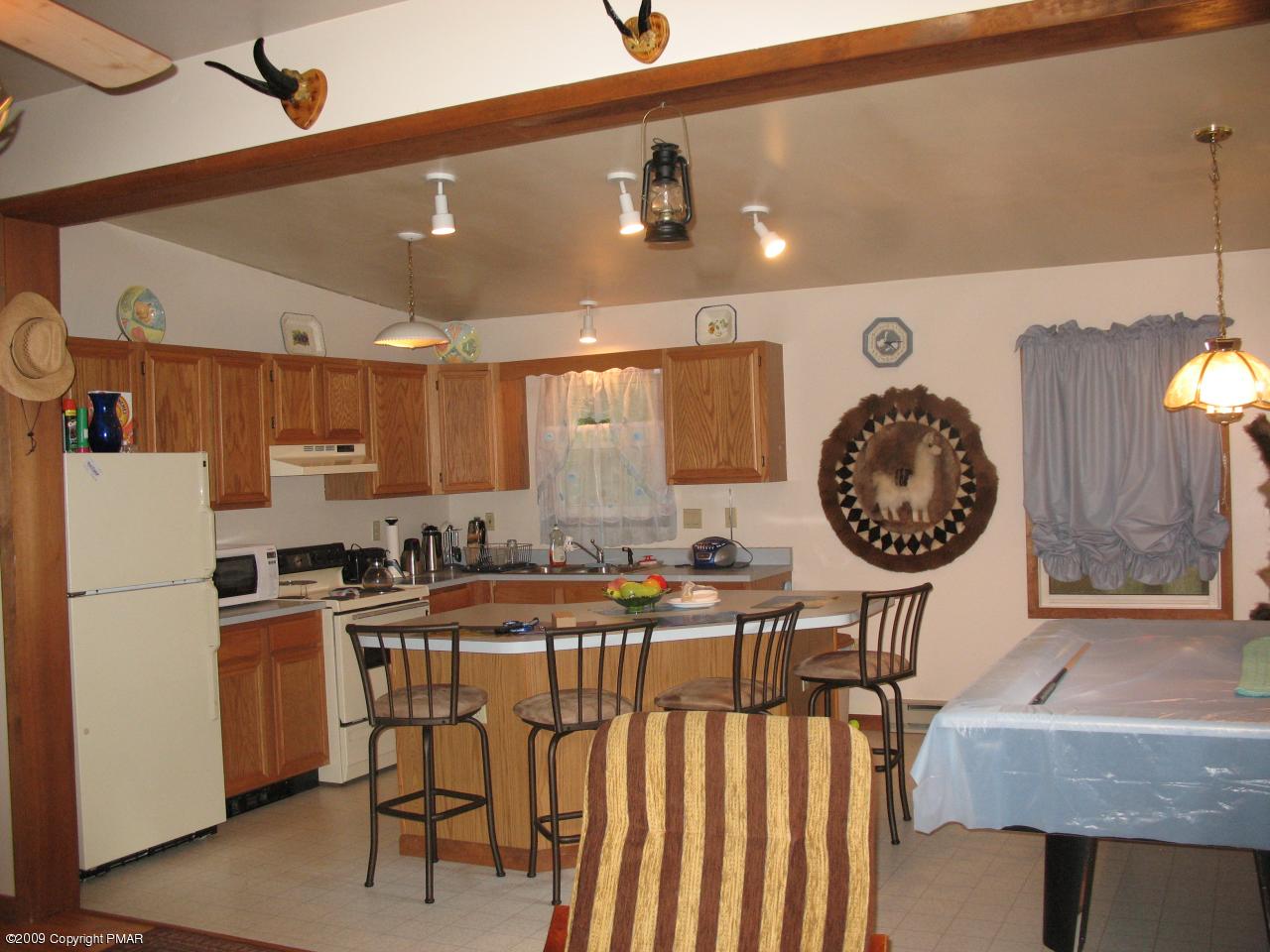 307 Pocono Road Albrightsville, PA 18210 - Photo 5 of 17 Spacoius Kitchen