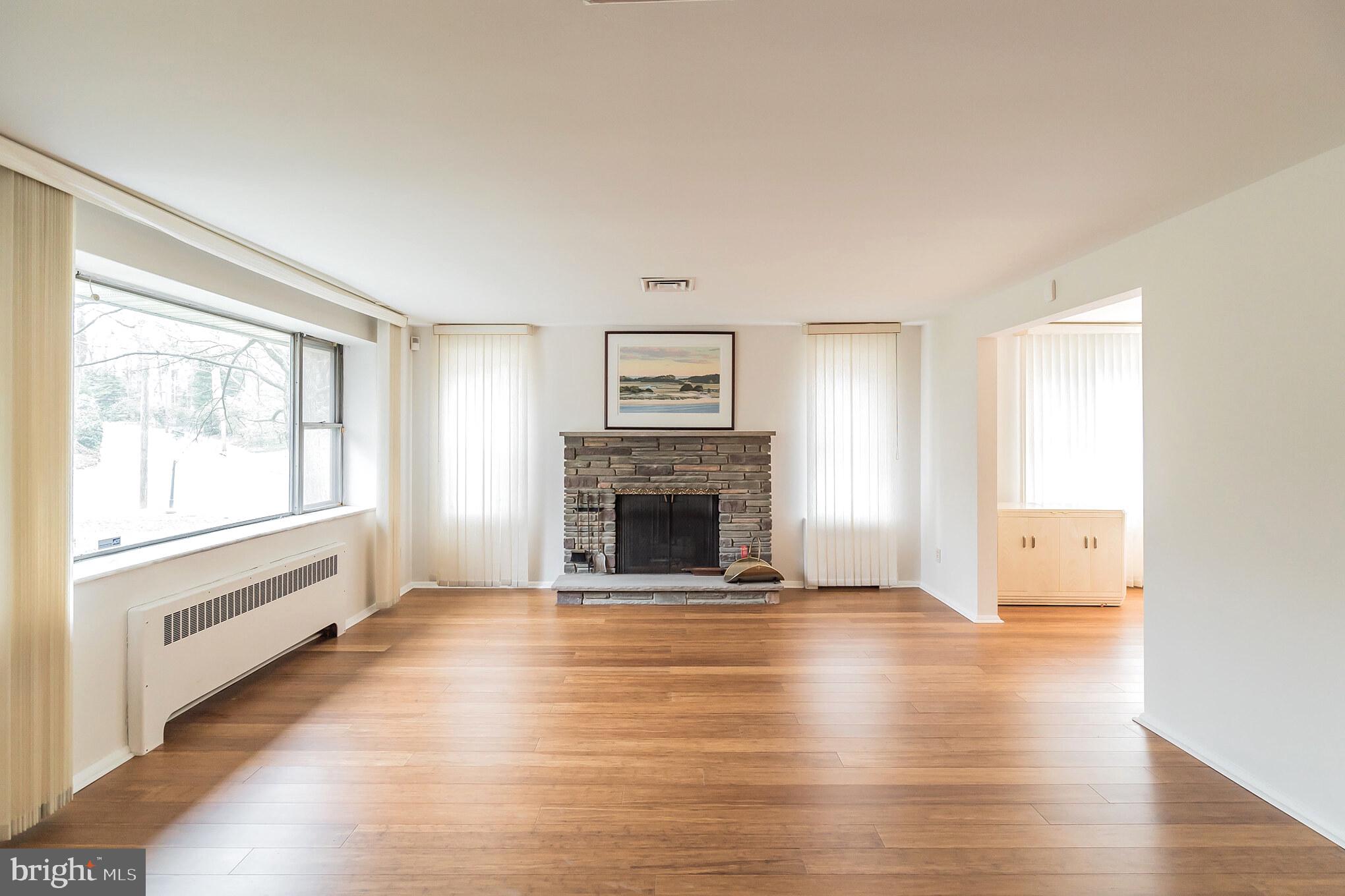 101 David Road Bala Cynwyd, PA 19004 - Photo 5 of 28 Living Room