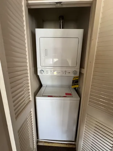a close up view of a washer and dryer