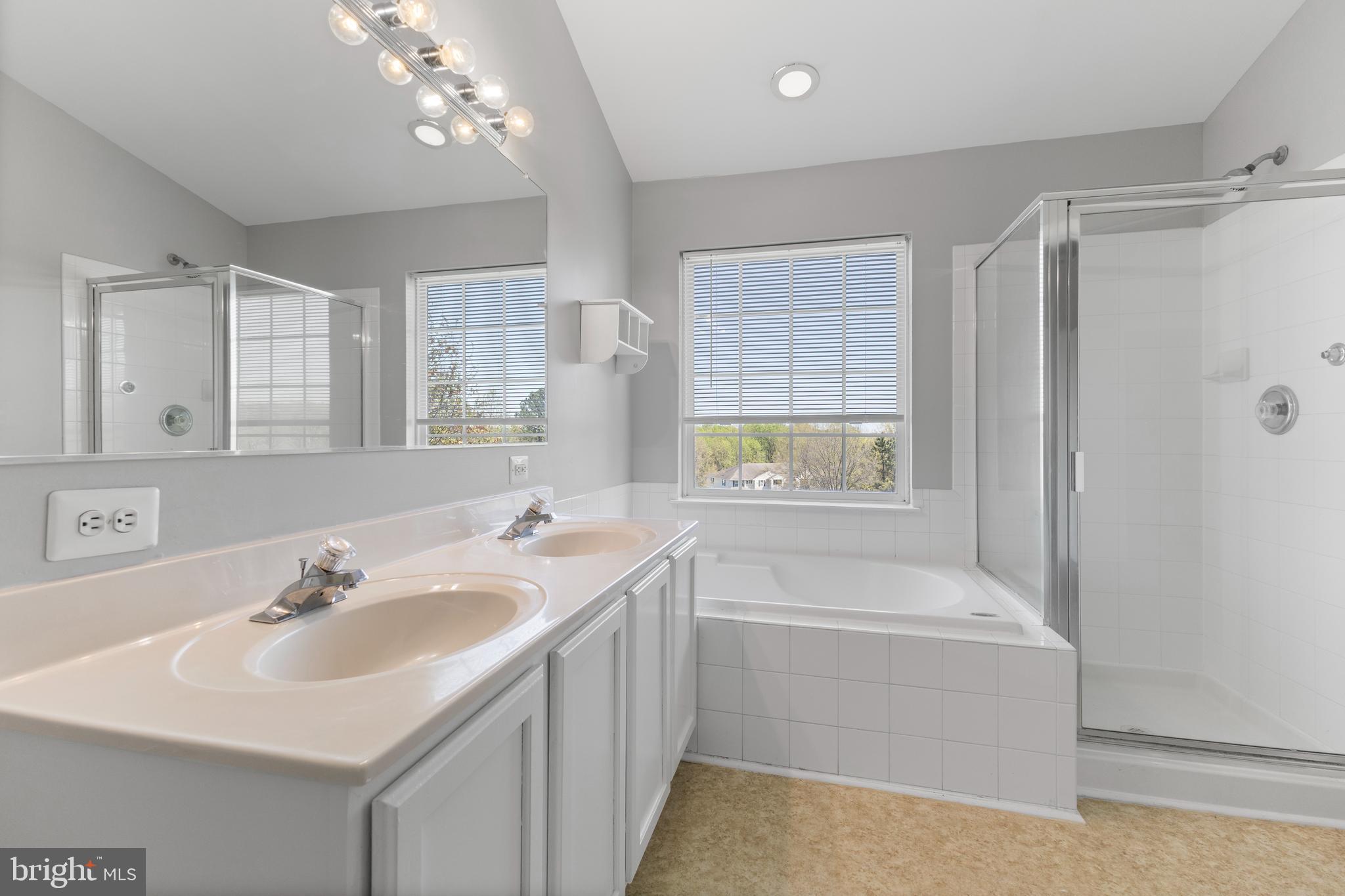 2925 Rotterdam Loop Woodbridge, VA 22191 - Photo 33 of 55 a bathroom with a tub a sink and mirror