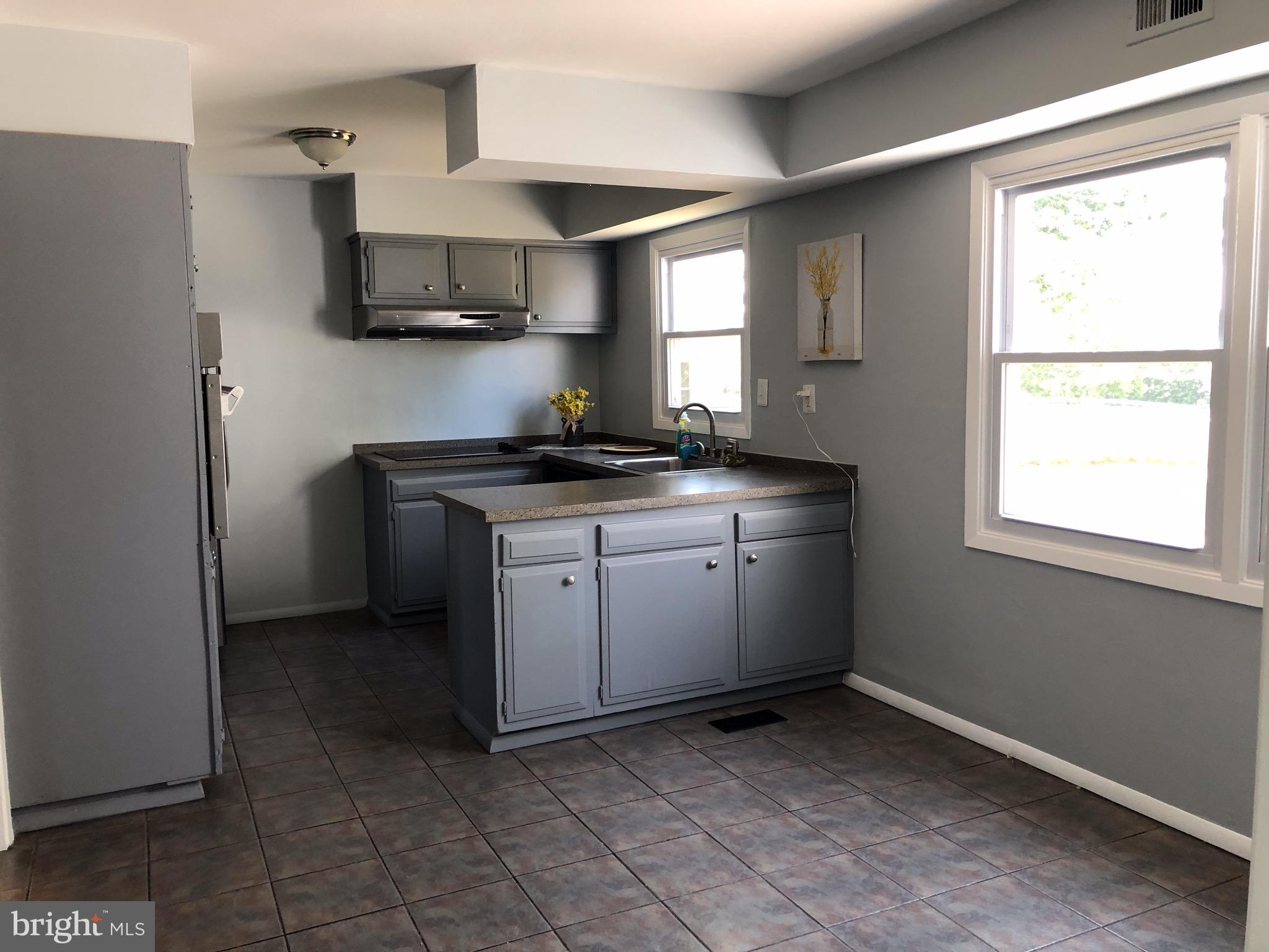 2 Country Club Road Willingboro, NJ 08046 - Photo 11 of 33