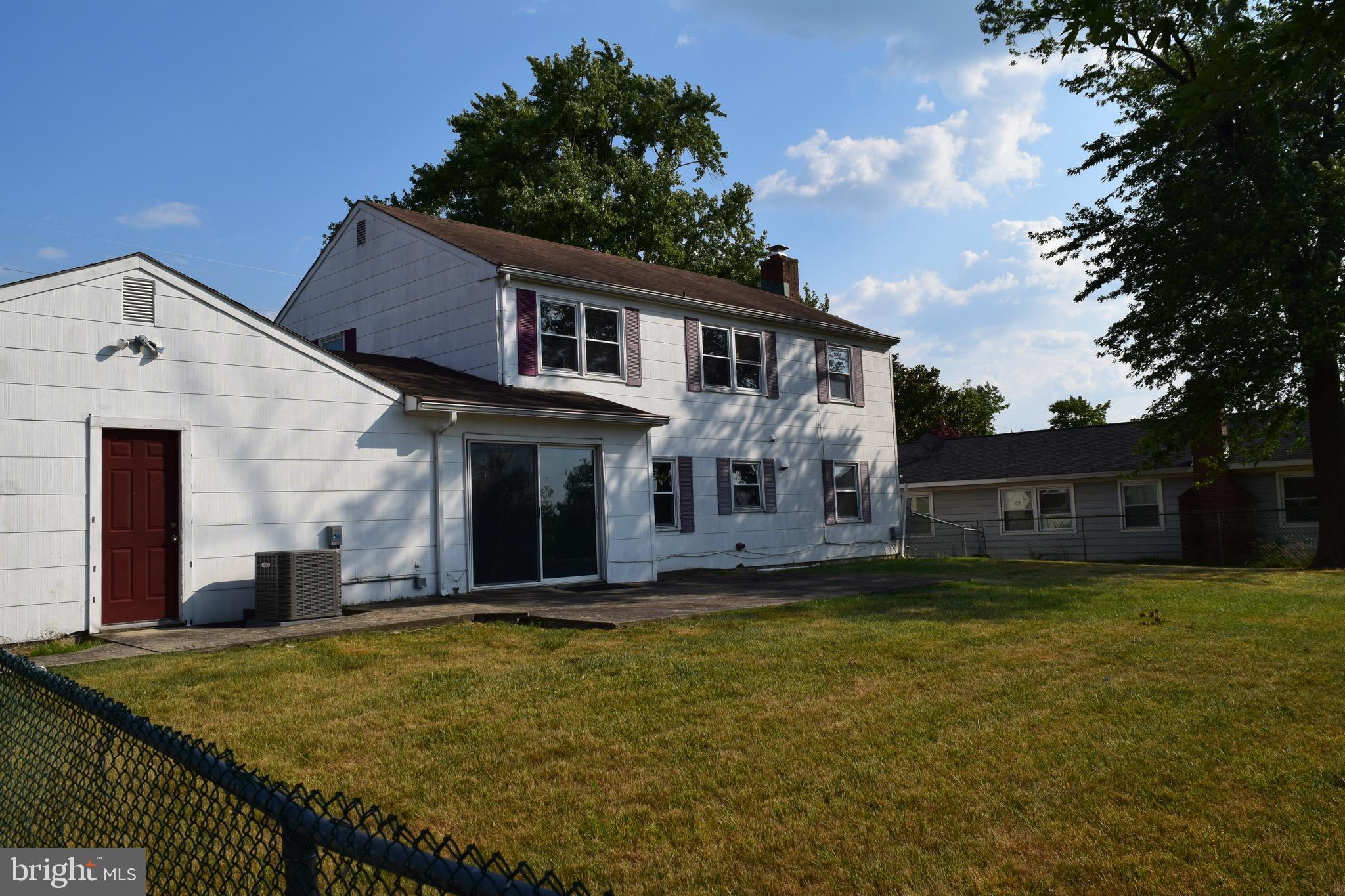 2 Country Club Road Willingboro, NJ 08046 - Photo 4 of 33