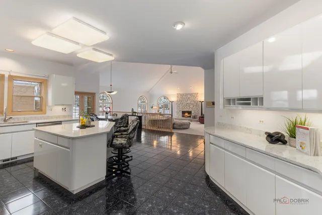 $1,150,000 | 395 Blue Ash Drive, Buffalo Grove, IL 60089