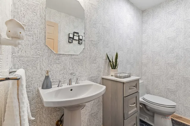 $1,150,000 | 395 Blue Ash Drive, Buffalo Grove, IL 60089