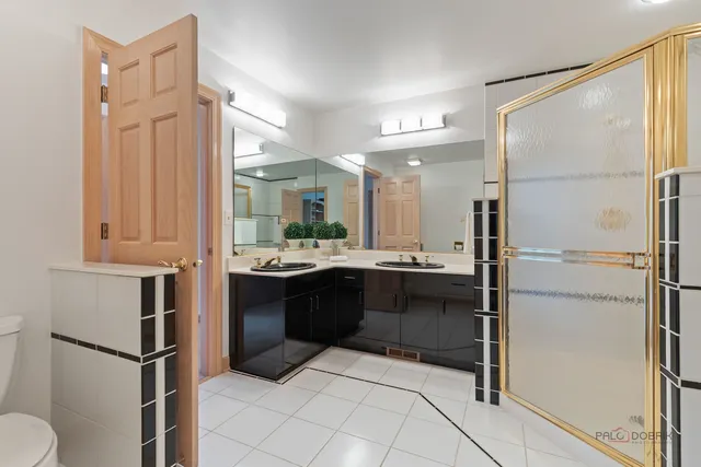 $1,150,000 | 395 Blue Ash Drive, Buffalo Grove, IL 60089