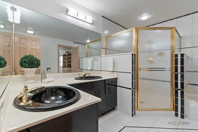 $1,150,000 | 395 Blue Ash Drive, Buffalo Grove, IL 60089