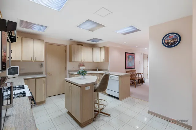 $1,150,000 | 395 Blue Ash Drive, Buffalo Grove, IL 60089