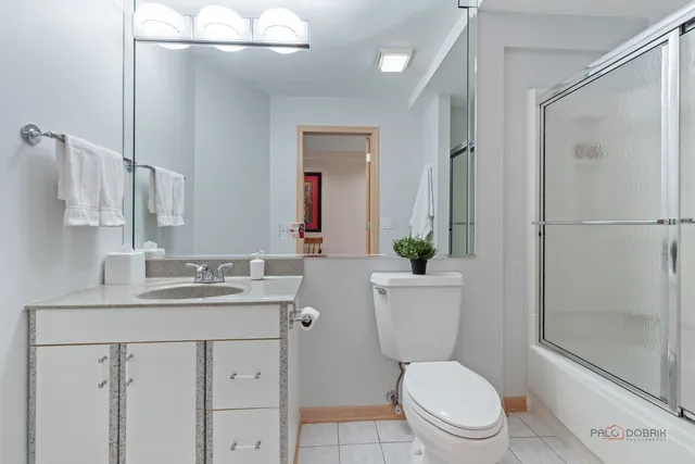 $1,150,000 | 395 Blue Ash Drive, Buffalo Grove, IL 60089