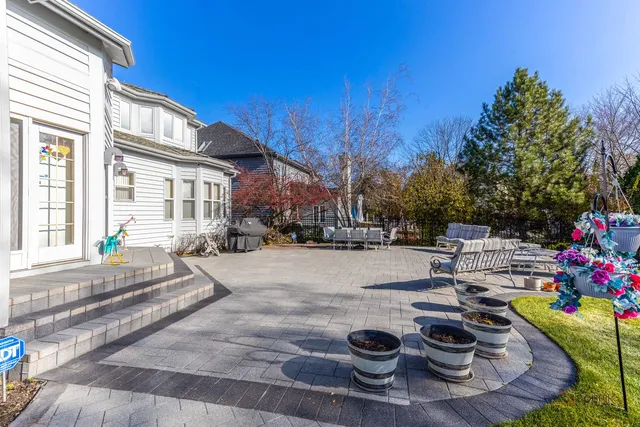 $1,150,000 | 395 Blue Ash Drive, Buffalo Grove, IL 60089