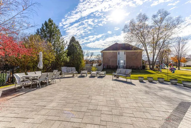 $1,150,000 | 395 Blue Ash Drive, Buffalo Grove, IL 60089