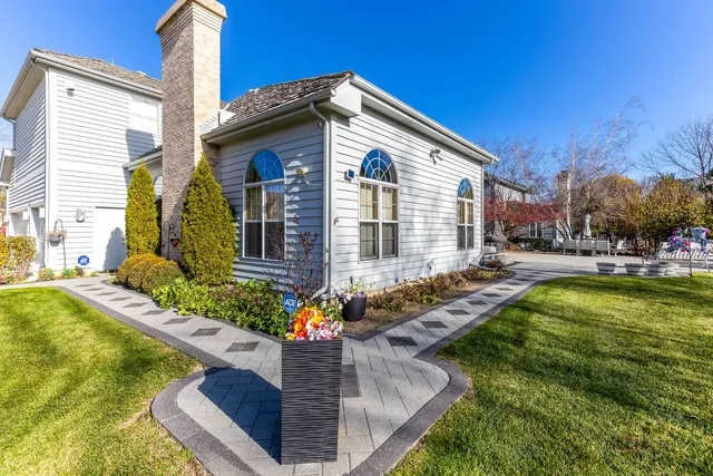 $1,150,000 | 395 Blue Ash Drive, Buffalo Grove, IL 60089