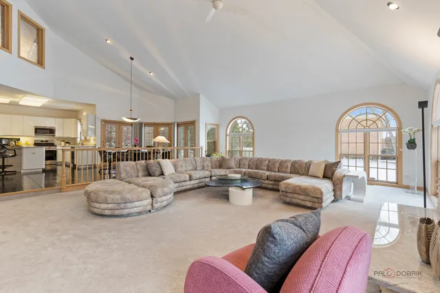 $1,150,000 | 395 Blue Ash Drive, Buffalo Grove, IL 60089