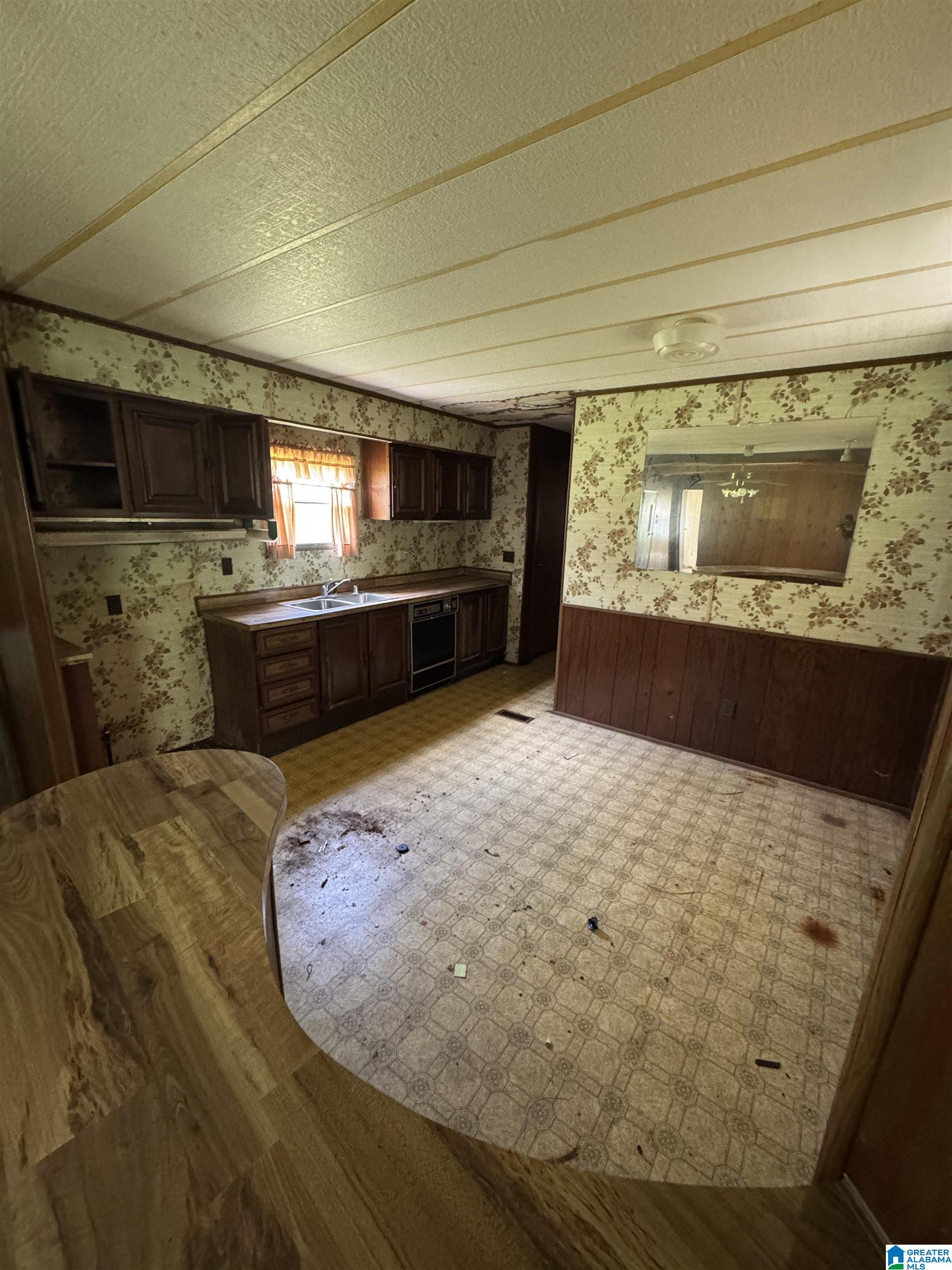 1015 Patterson Street Anniston, AL 36201 - Photo 18 of 24