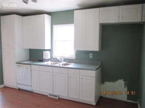 2040 Lambden Road Flint, MI 48532 - Photo 12 of 19 20436583-11.JPG