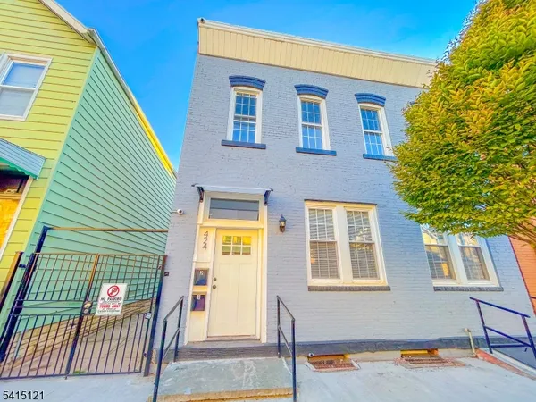 $3,300 | 424 Walnut Street, Unit 2, Newark, NJ 07105